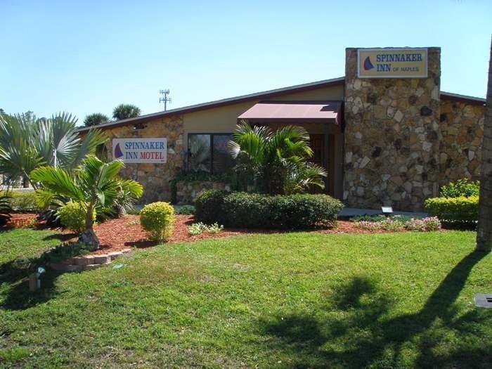 Spinnaker Of Naples Motel