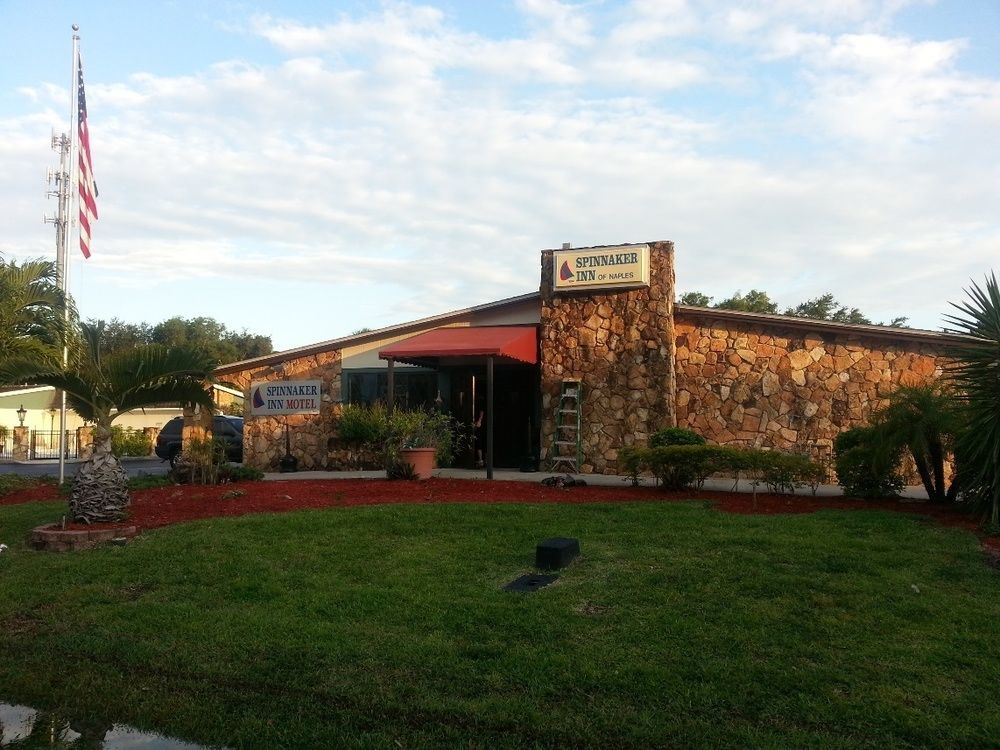 Spinnaker Of Naples Motel
