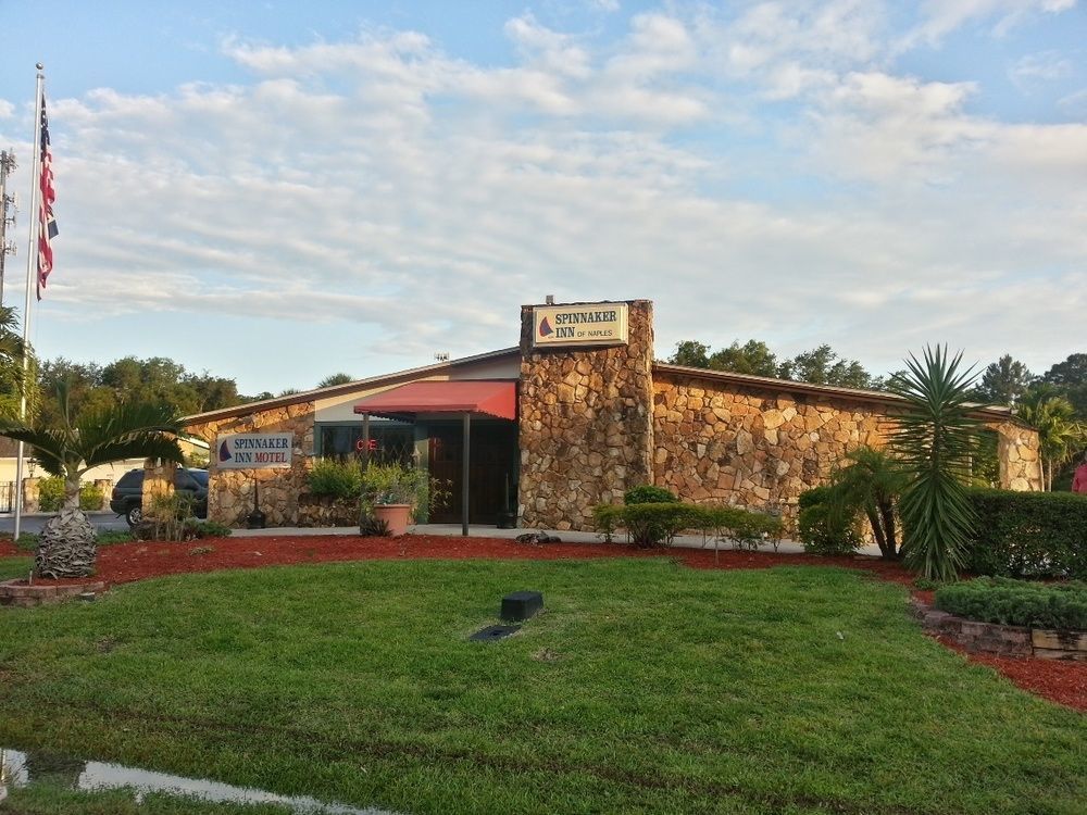 Spinnaker Of Naples Motel