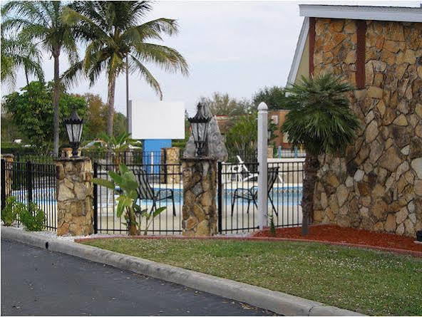 Motel Spinnaker Of Naples 2*