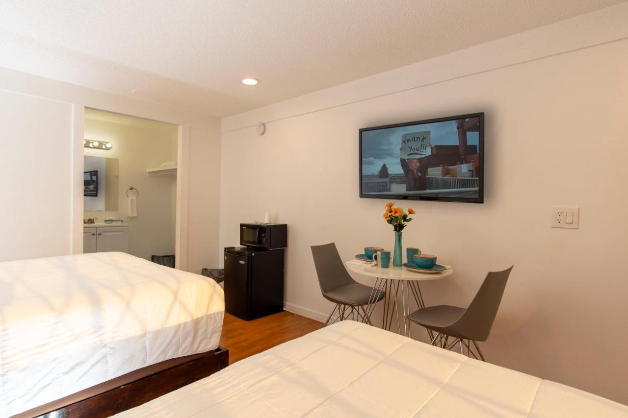Spinnaker Of Naples Motel 2*